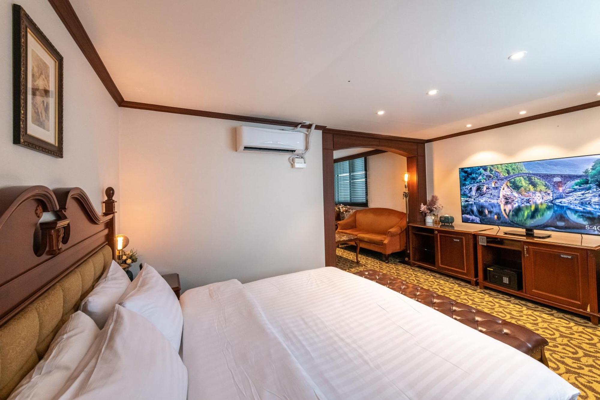 New Cheonji 3* Seoul