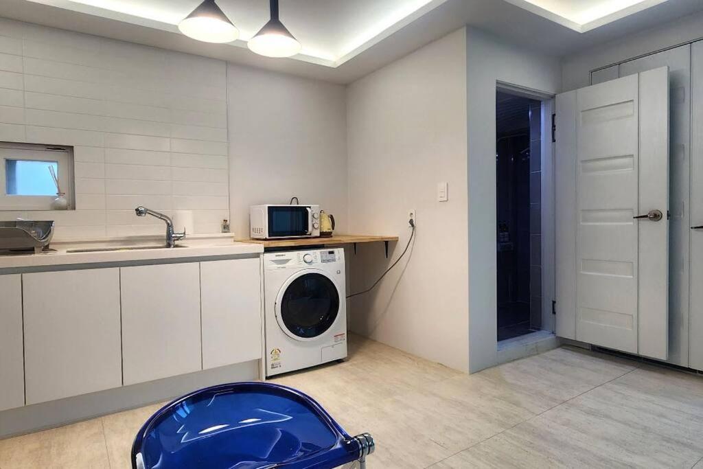 Apartment C5 White Linen House *