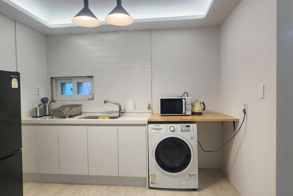 C5 White Linen House Apartment Seoul