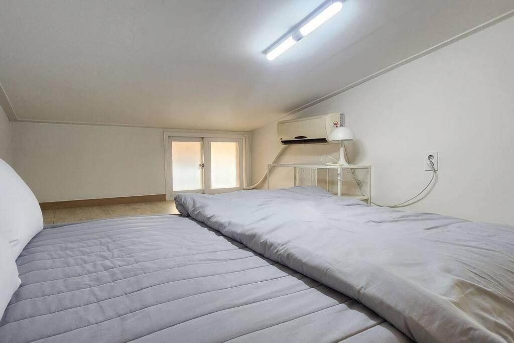Apartment C5 White Linen House *