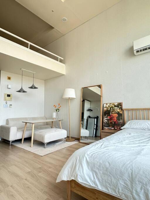 Modern Loft Hongdae Apartment