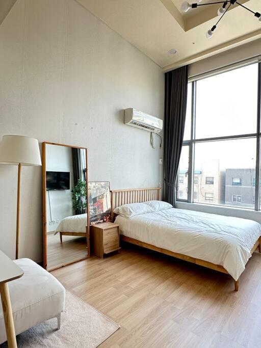 Modern Loft Hongdae Apartment