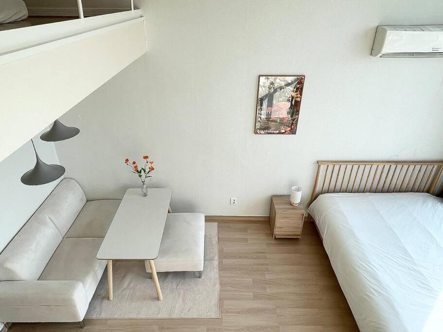 Apartment Modern Loft Hongdae