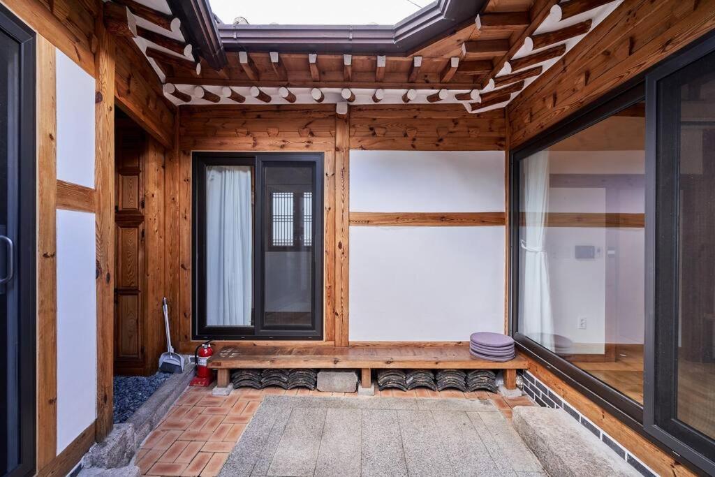 Holiday home Jay Hanok ㅡ 3br 3bath ㅡ 8min From Anguk Stn