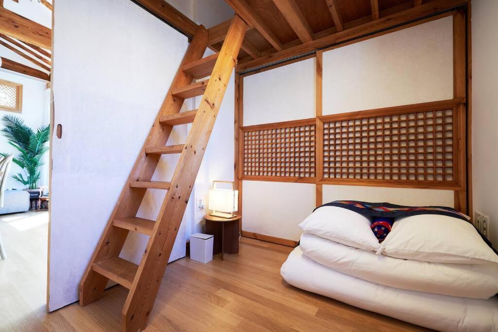 Jay Hanok ㅡ 3br 3bath ㅡ 8min From Anguk Stn *