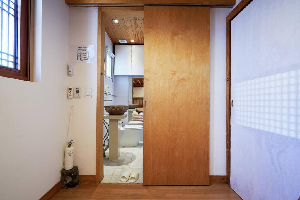 Holiday home Jay Hanok ㅡ 3br 3bath ㅡ 8min From Anguk Stn *