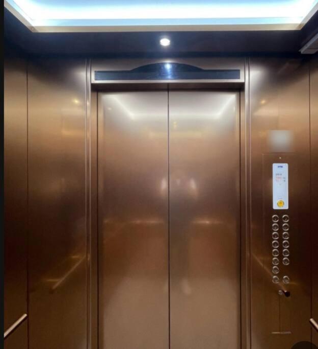 B-10 White Linen House Apartment *