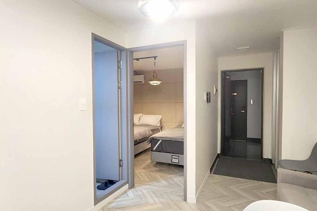B-10 White Linen House Apartment *