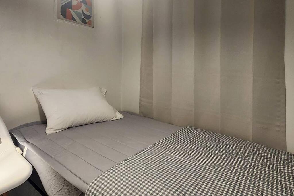 B-10 White Linen House Apartment *