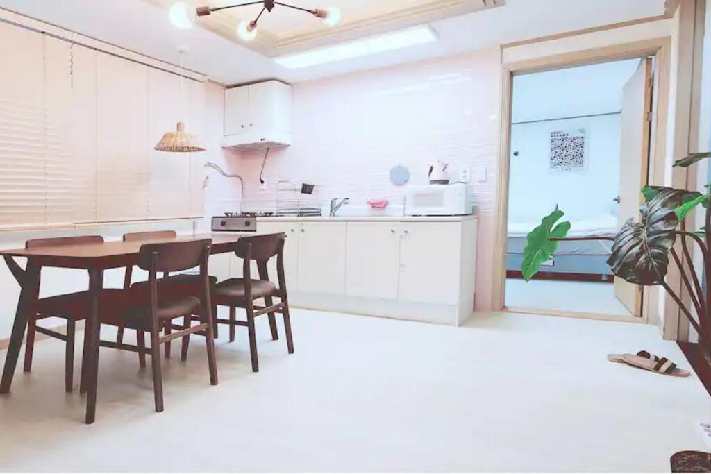 C-1 White Linen House,3br