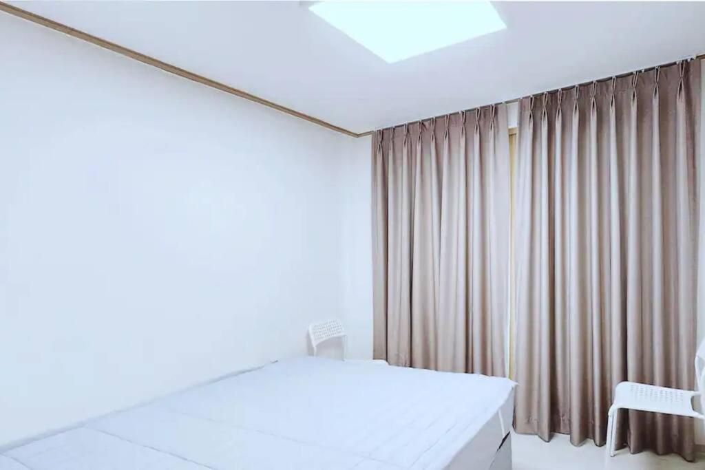 Apartment C-1 White Linen House,3br