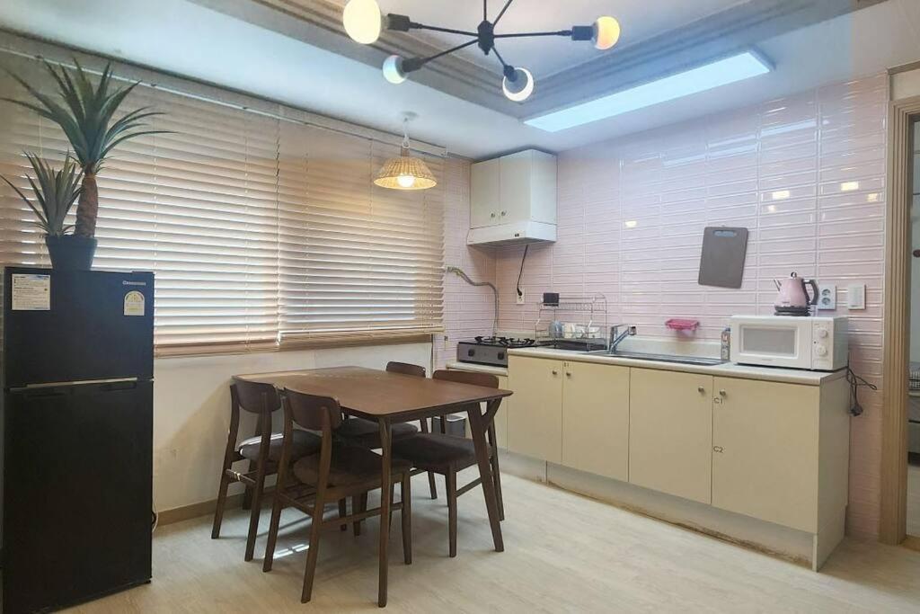 C-1 White Linen House,3br Apartment