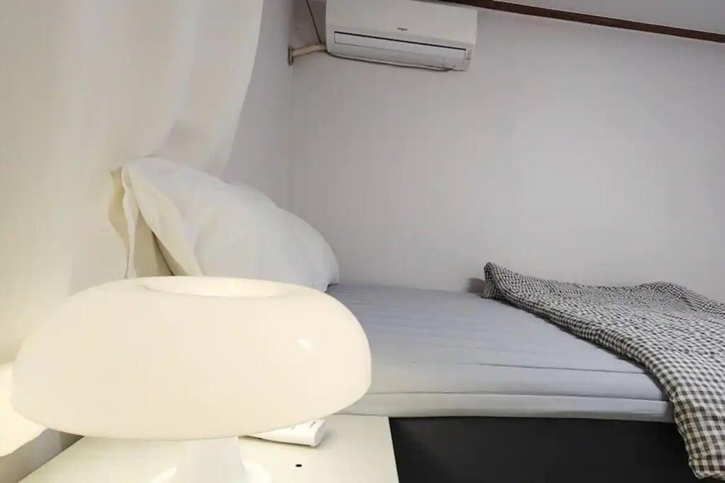 B-1 White Linen House Apartment