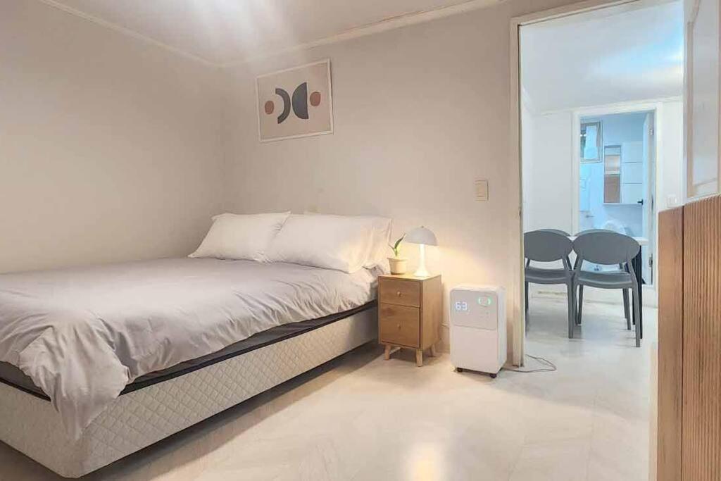 B-1 White Linen House