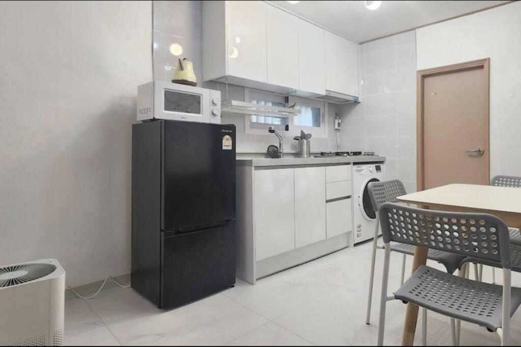 Apartment K-10 White Linen House *