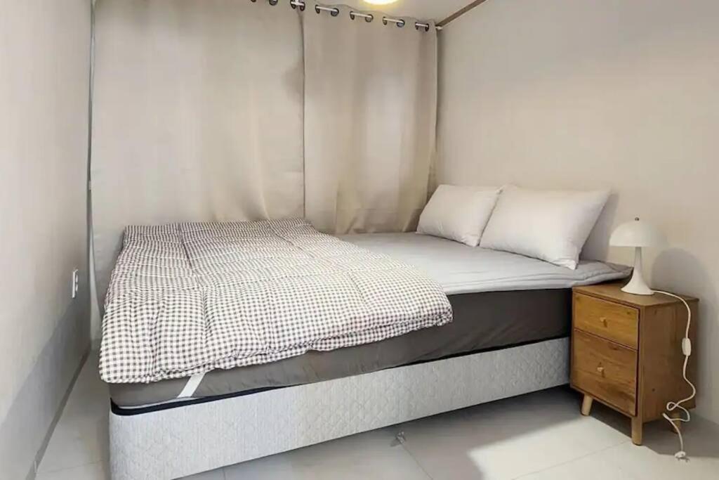 K-10 White Linen House Apartment Seoul