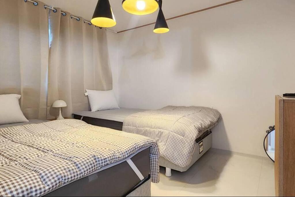 K-10 White Linen House