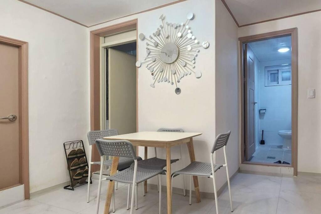 Apartment K-10 White Linen House *