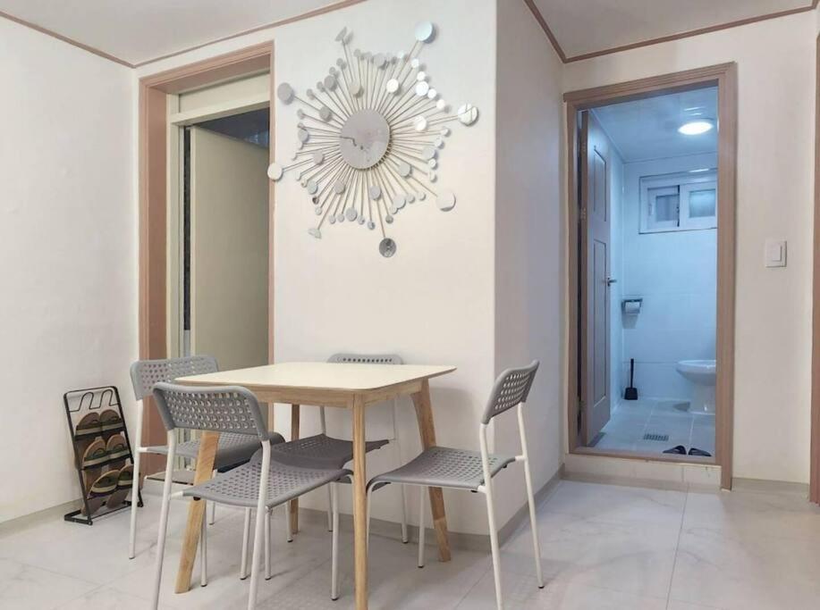 K-10 White Linen House