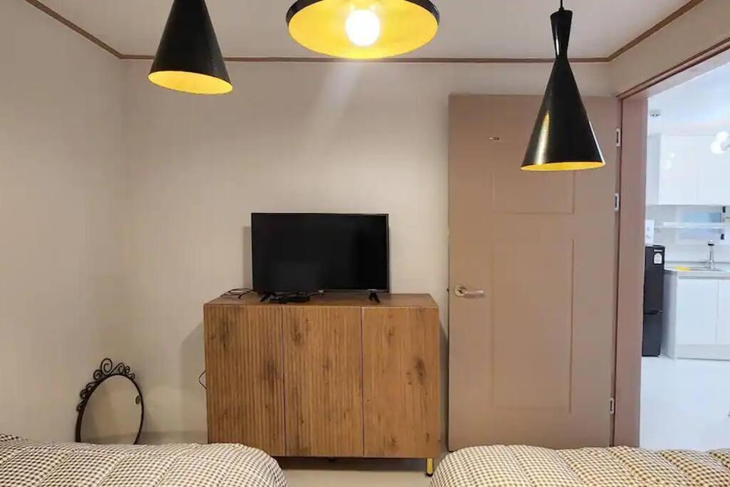 K-10 White Linen House *