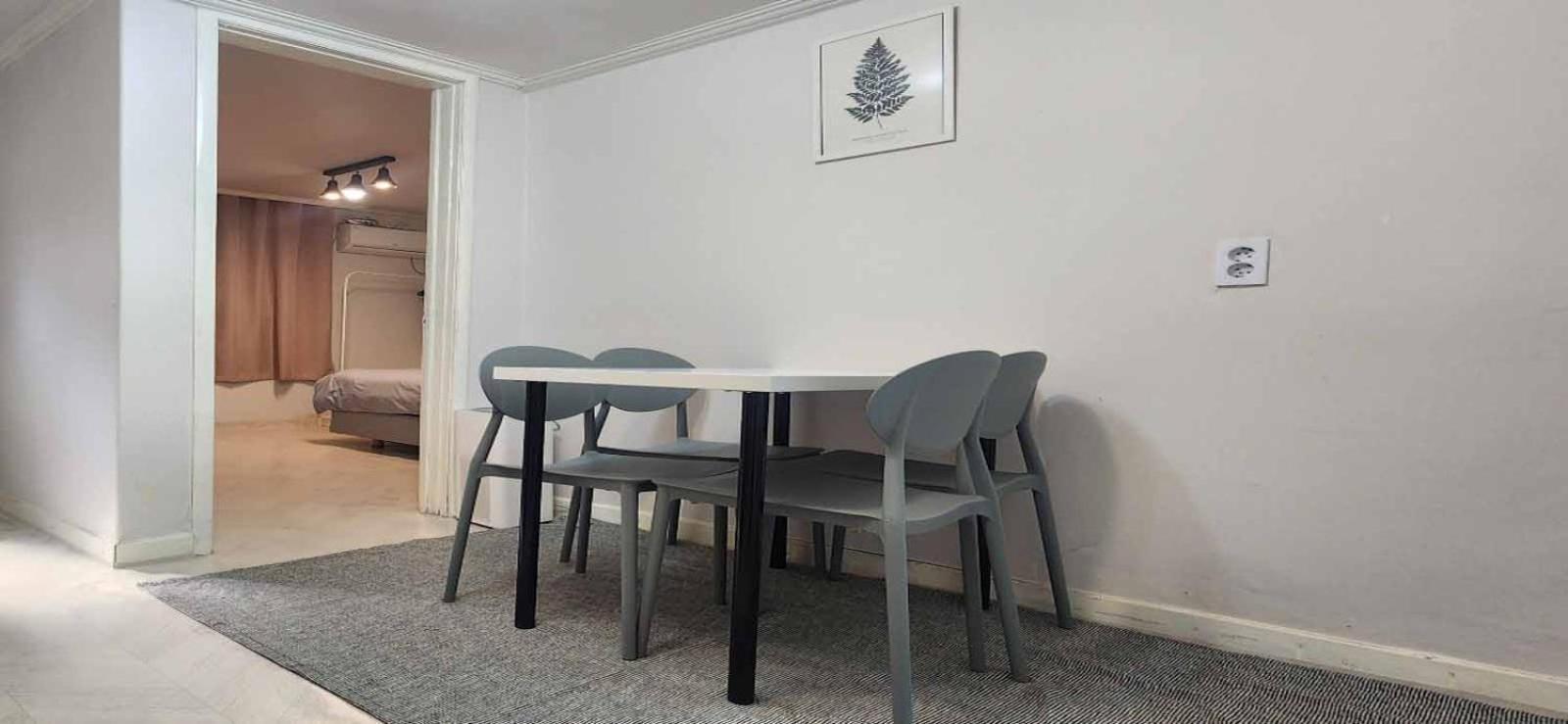 B-1 White Linen House Apartment