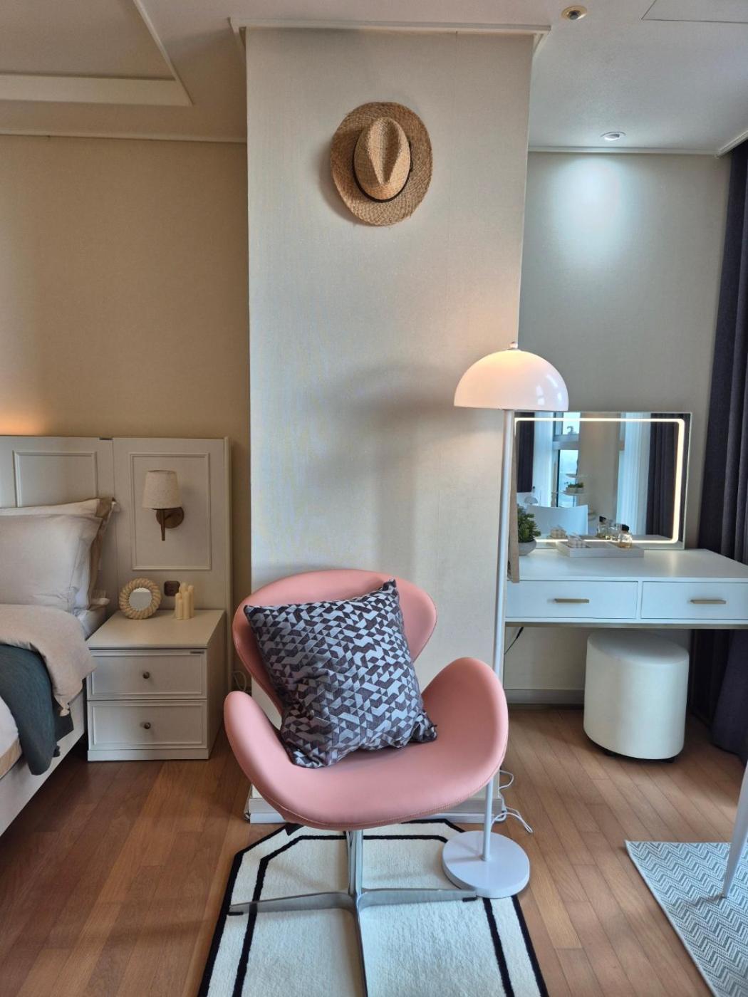 Apartment Lumini House *