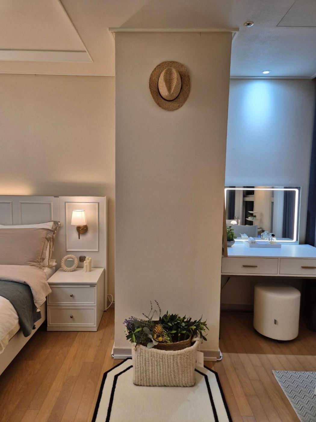 Lumini House *