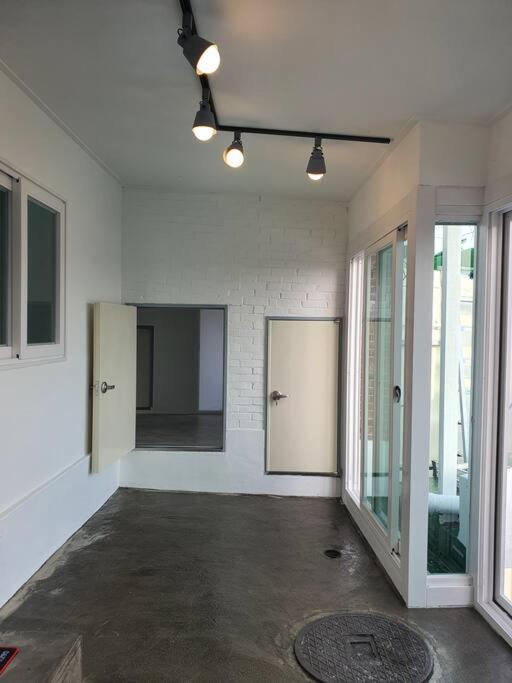 Apartment 'seongbuk Castle Suites' 5 Bedroom, Castle-wall View, Seoul