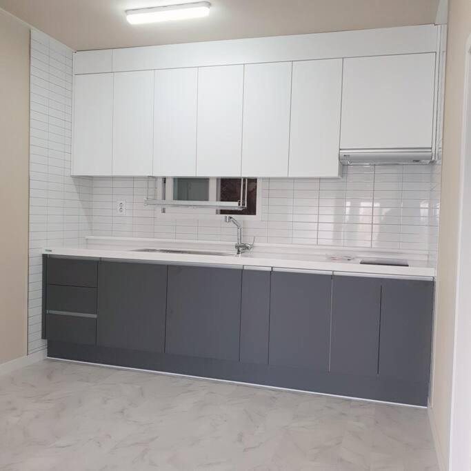 'seongbuk Castle Suites' 5 Bedroom, Castle-wall View, Apartment *
