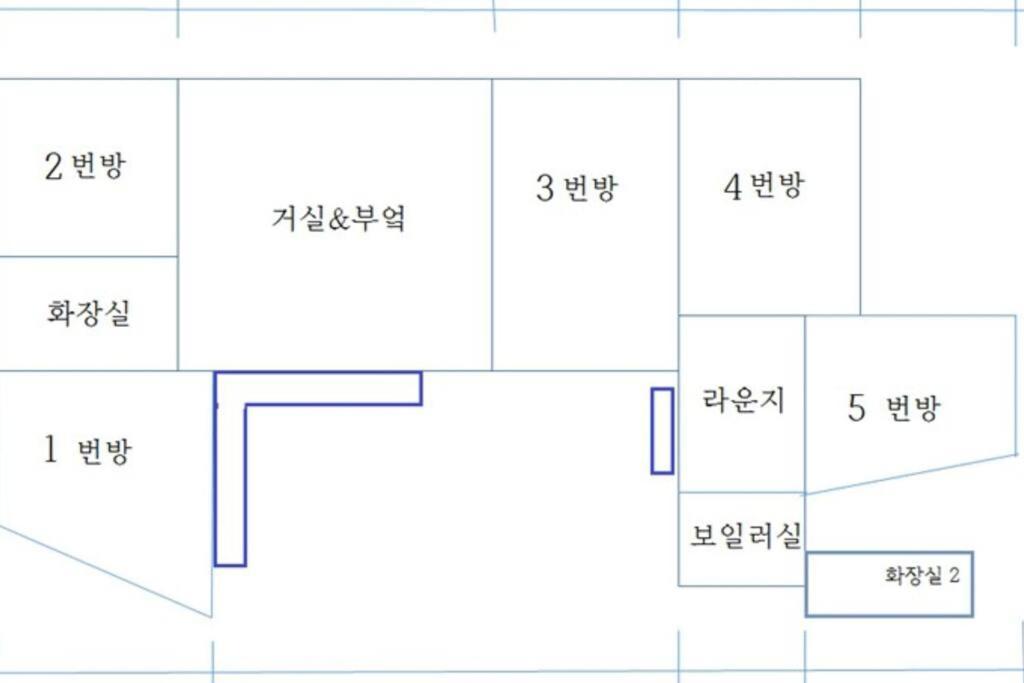Apartment 'seongbuk Castle Suites' 5 Bedroom, Castle-wall View,