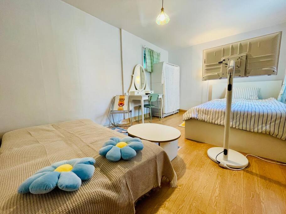 Apartment It's So Blue In Sinchon Seoul
