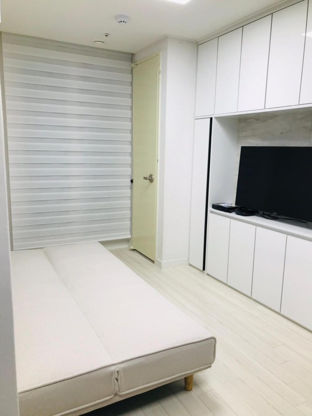 The Hideout - One Bedroom In Seoul- 2min From Subway Apartment *