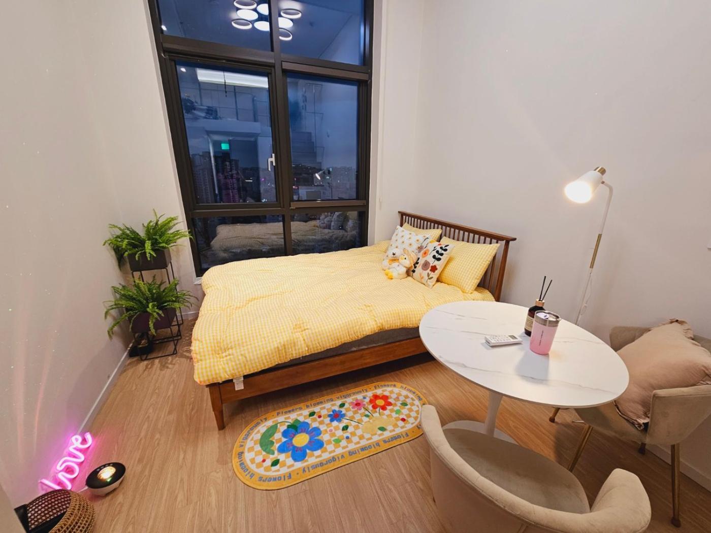 Sillim Sindaebang Station Gocheok Sky Dome Lovely House *