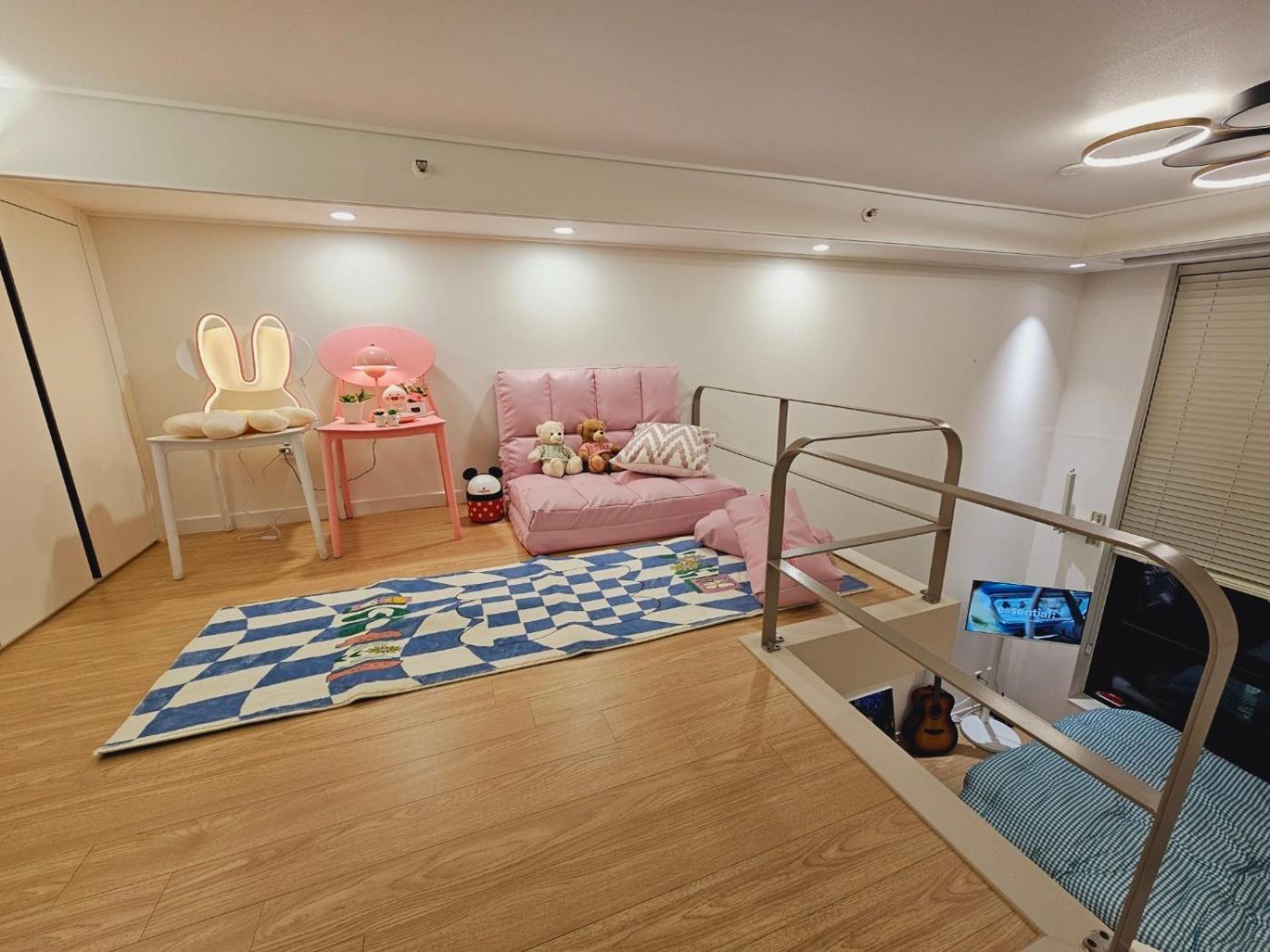Sillim Sindaebang Station Gocheok Sky Dome Lovely House Apartment Seoul