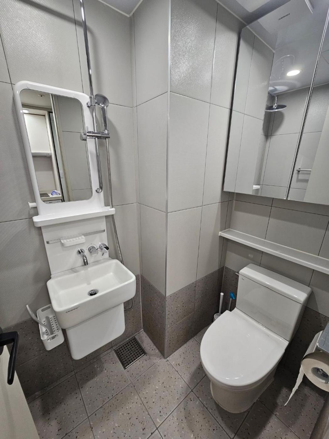 Sillim Sindaebang Station Gocheok Sky Dome Lovely House *