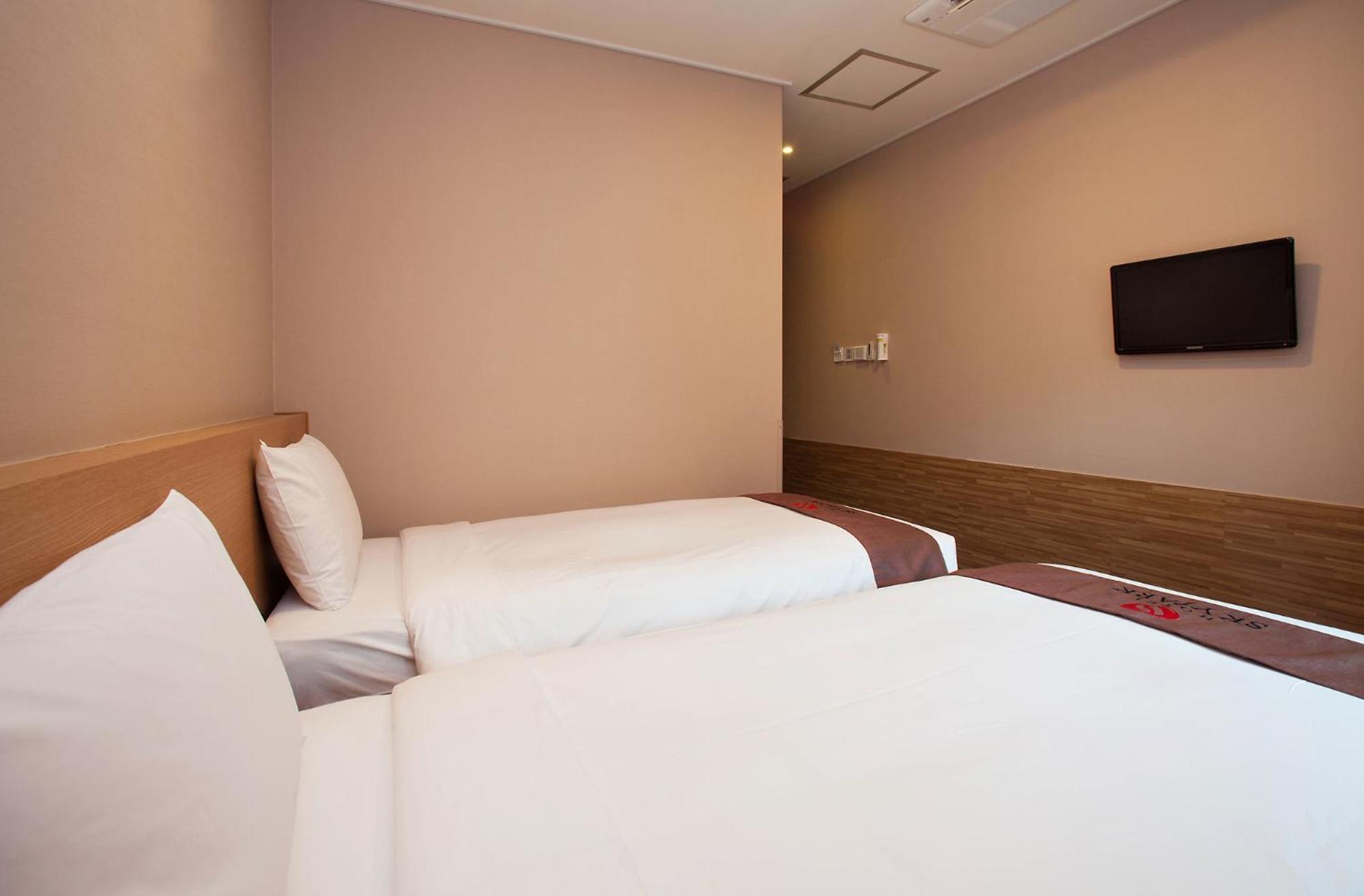 Skypark Myeongdong 3 Hotel Seoul