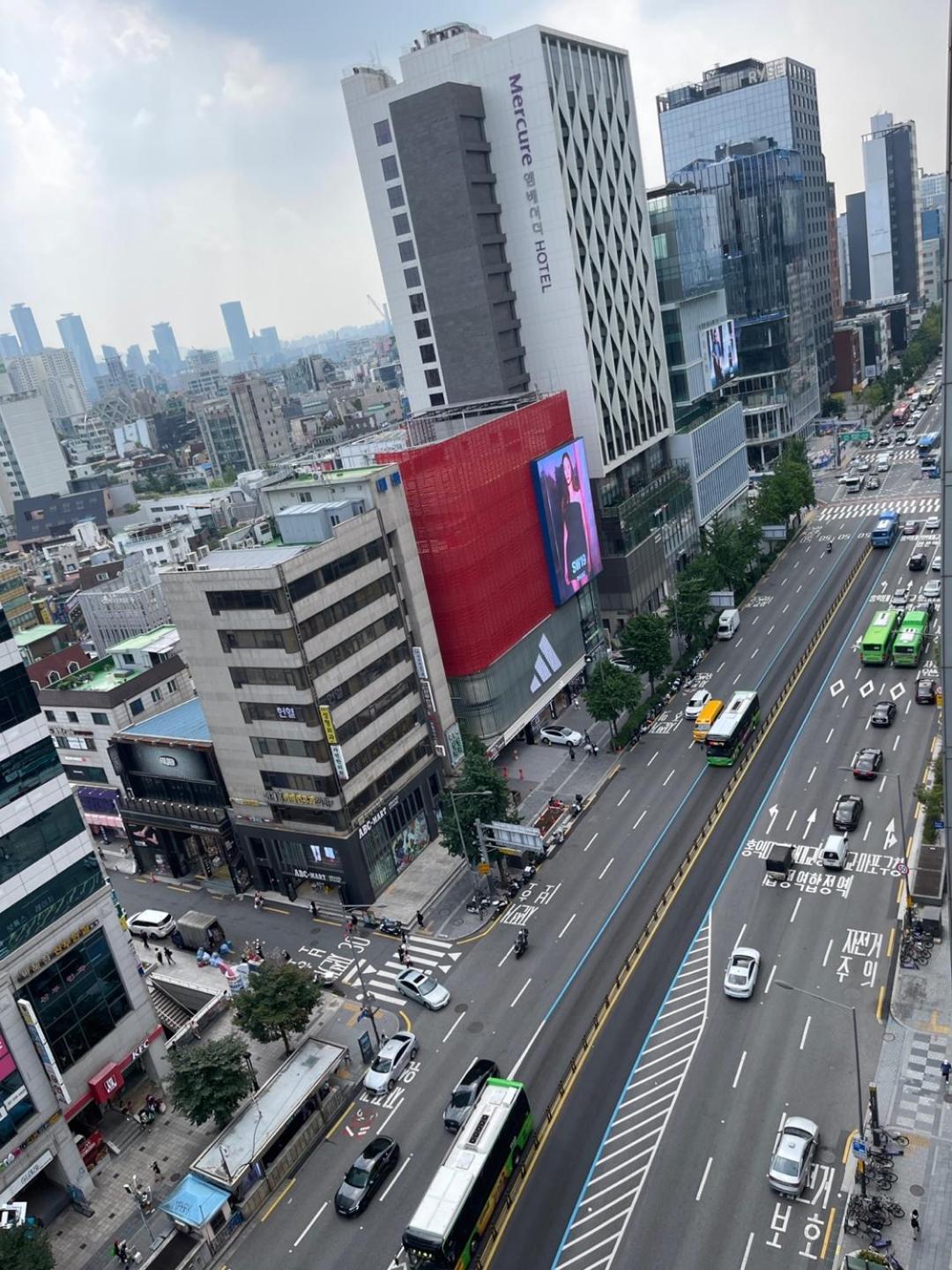 Apartment Hongdae 3 - 1min From Hongik Uni Station Exit #1 Seoul