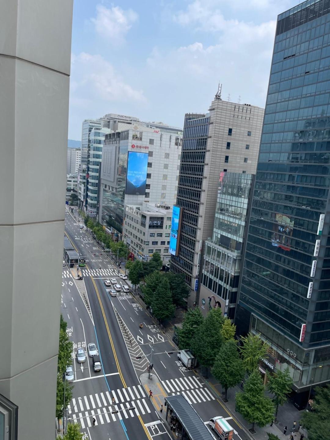 Hongdae 3 - 1min From Hongik Uni Station Exit #1 * Seoul