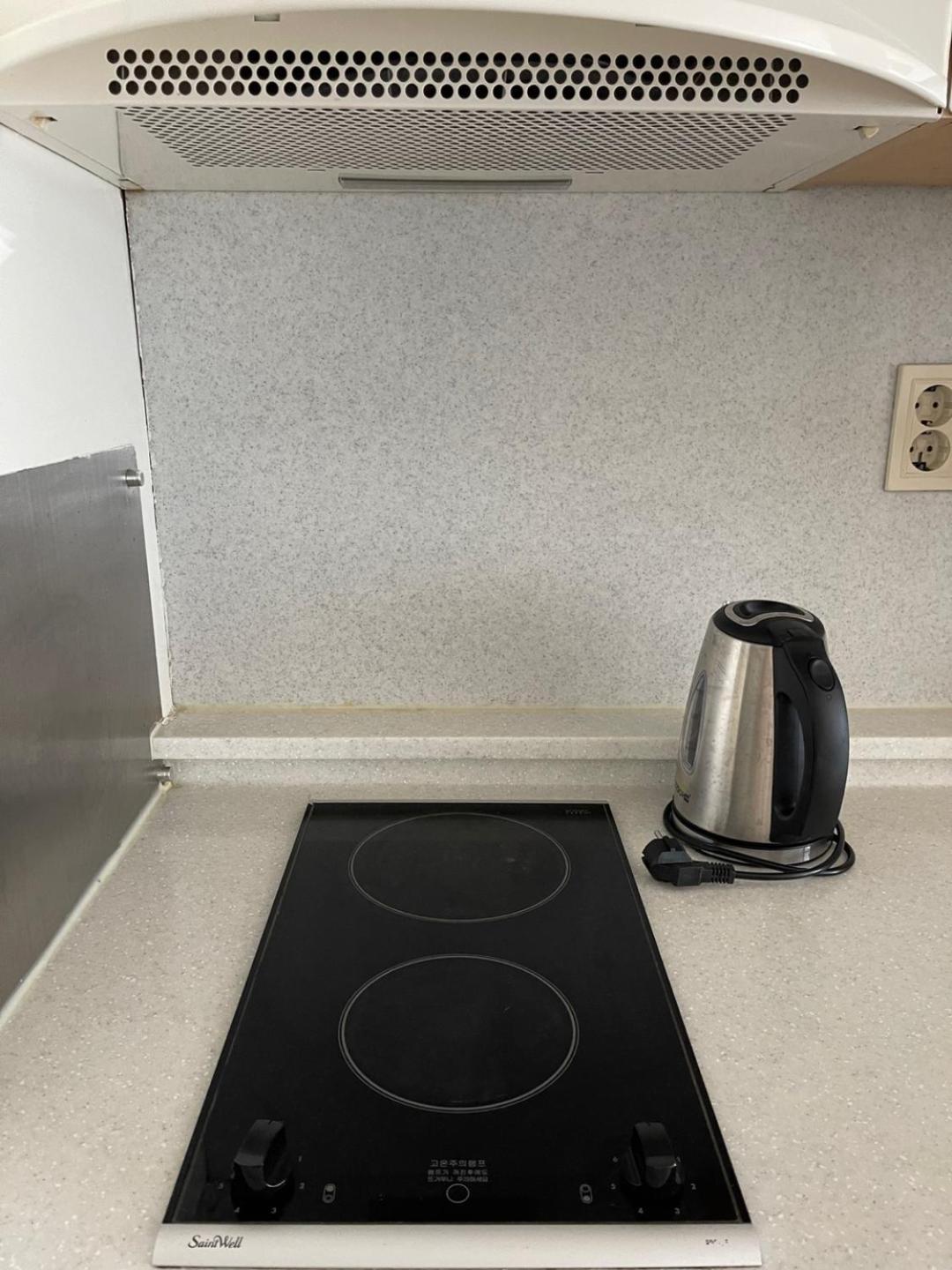 Hongdae 3 - 1min From Hongik Uni Station Exit #1 Apartment