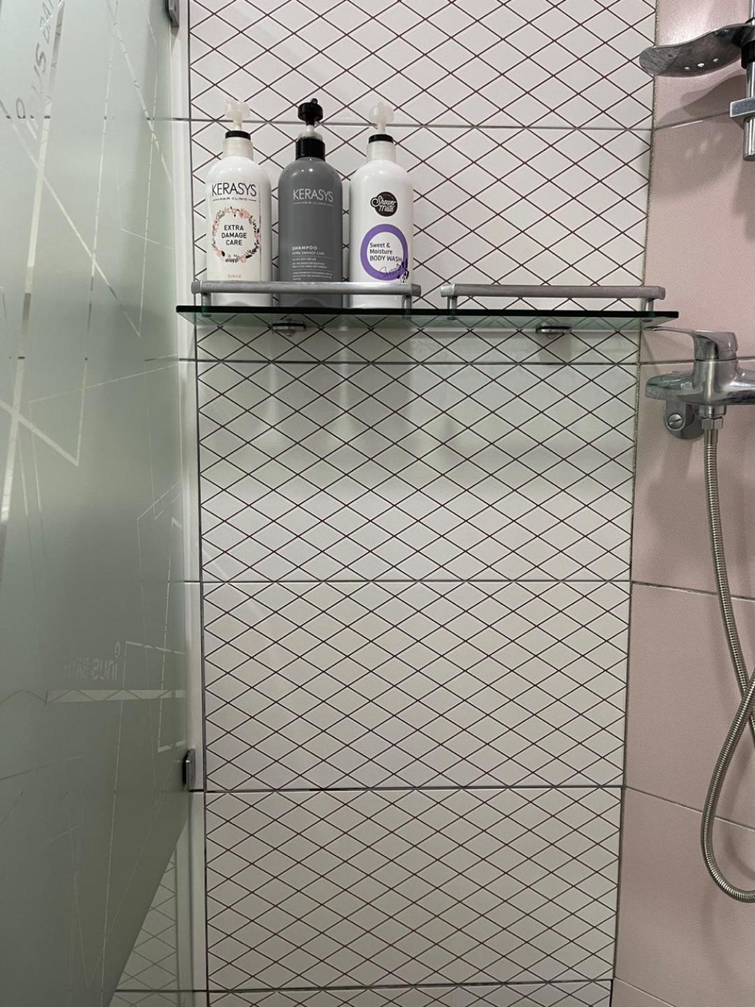 Apartment Hongdae 3 - 1min From Hongik Uni Station Exit #1 *