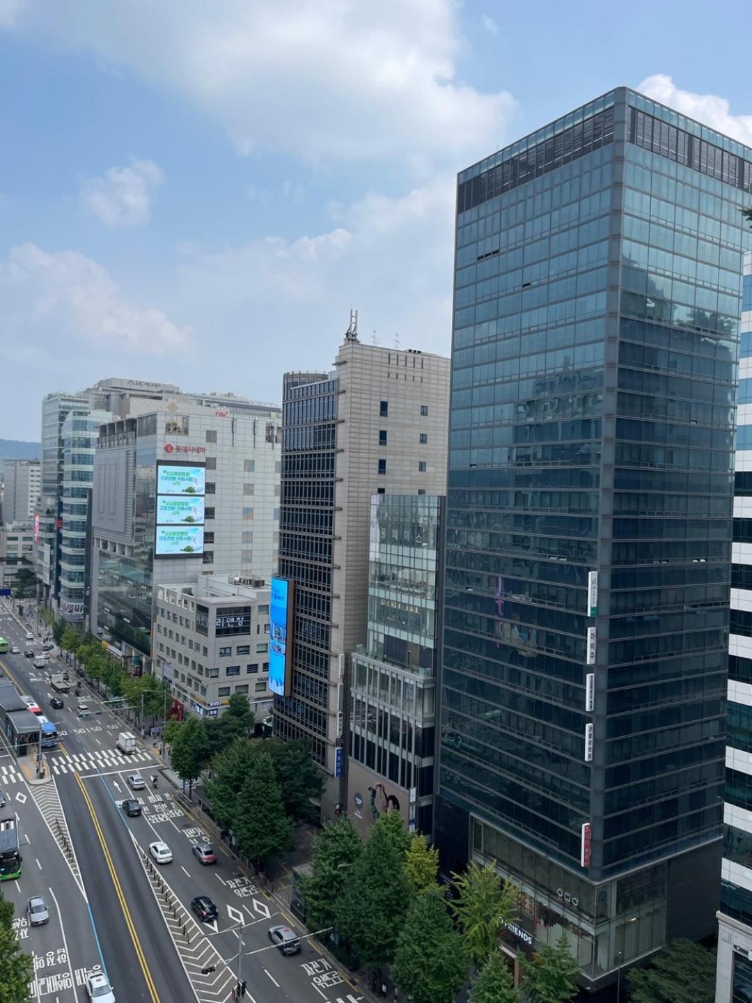 Apartment Hongdae 3 - 1min From Hongik Uni Station Exit #1 Seoul