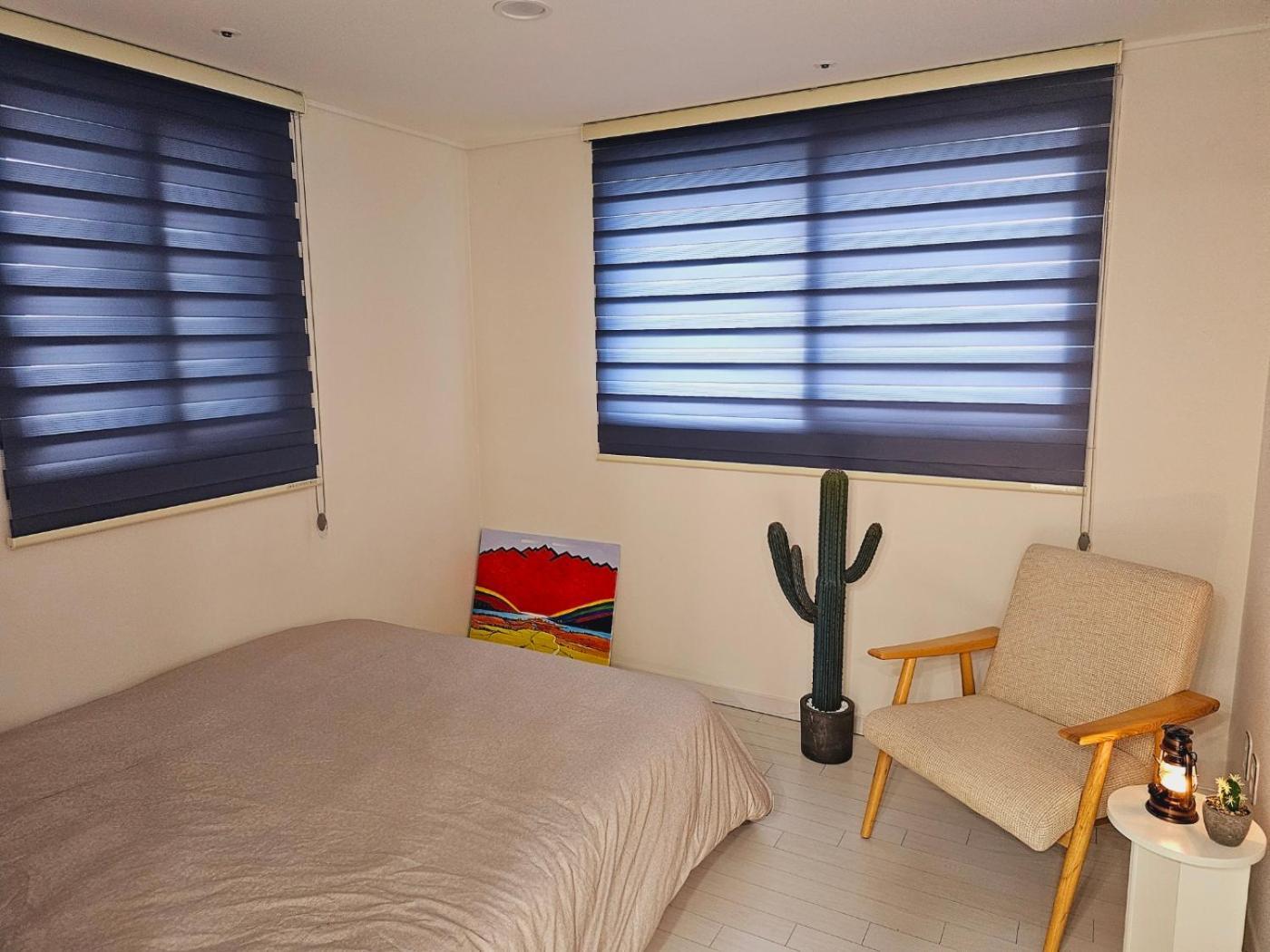 Hwaogok Large Three Bedroom - 10mins To Gimpo Airport Villa