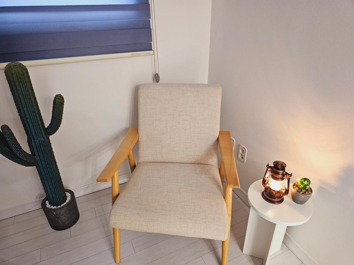 Hwaogok Large Three Bedroom - 10mins To Gimpo Airport Villa *