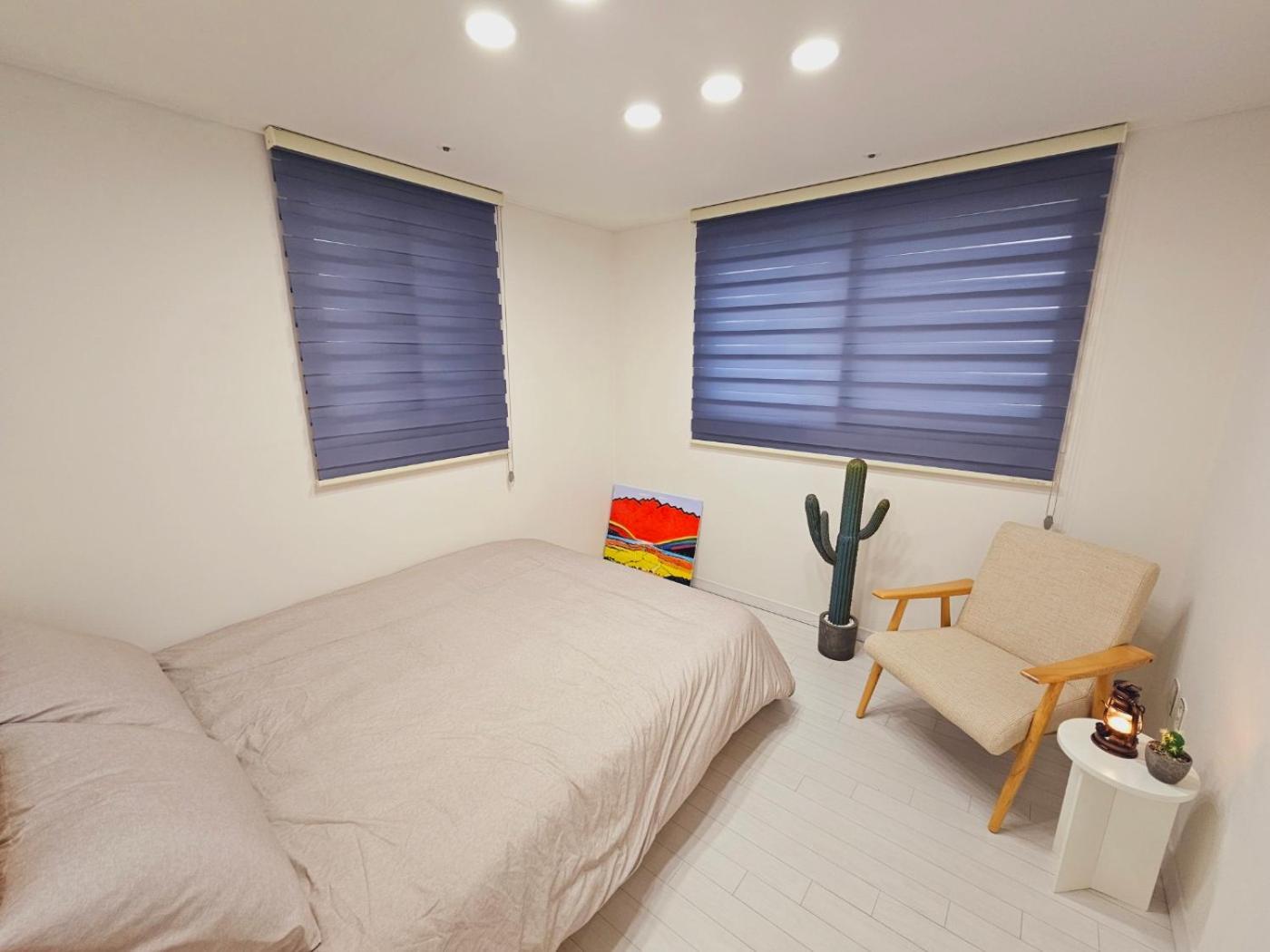 Hwaogok Large Three Bedroom - 10mins To Gimpo Airport Villa