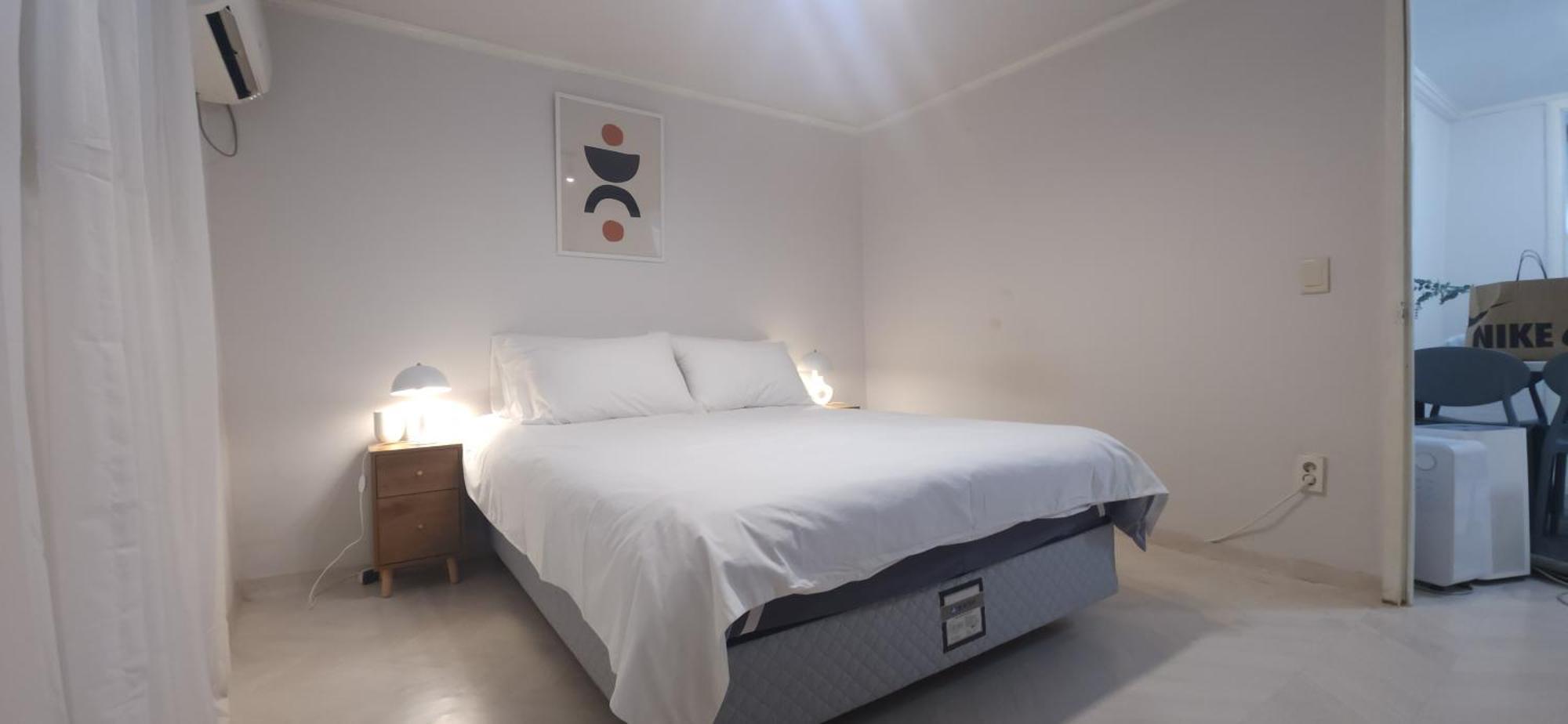B-1 White Linen House Apartment