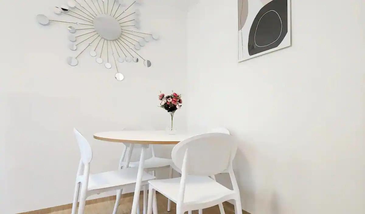 K-10 White Linen House Apartment