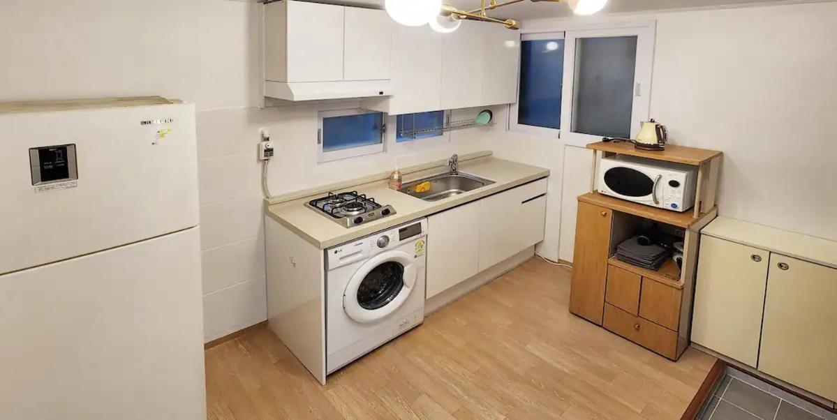 K-10 White Linen House Apartment *