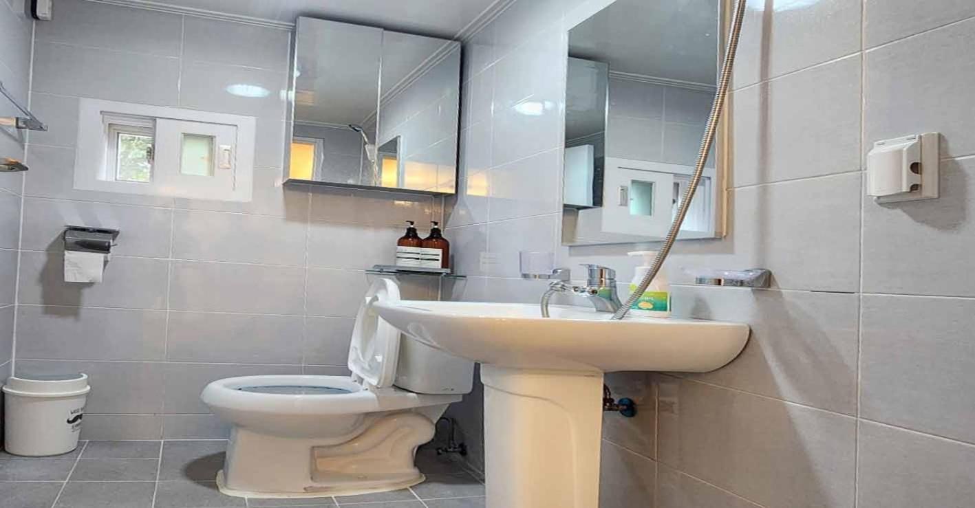 K-10 White Linen House Apartment