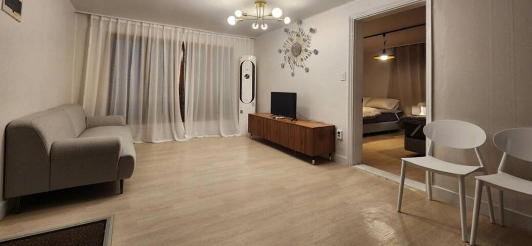 Apartment B-5 Hongdae Art House *