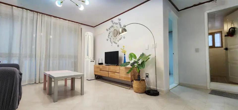 Apartment B-1 White Linen House Seoul